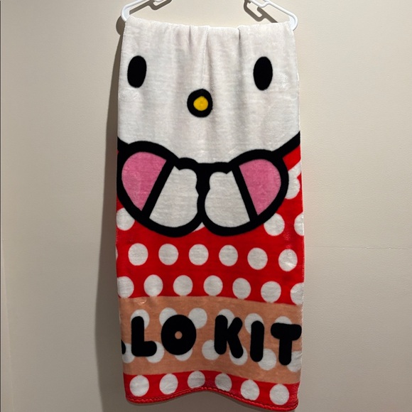 Hello Kitty Plush Blanket - Picture 6 of 9